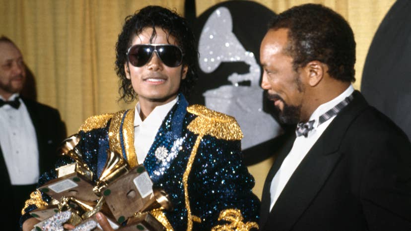 Michael Jackson con sus premios Grammy junto a Quincy Jones, 1984