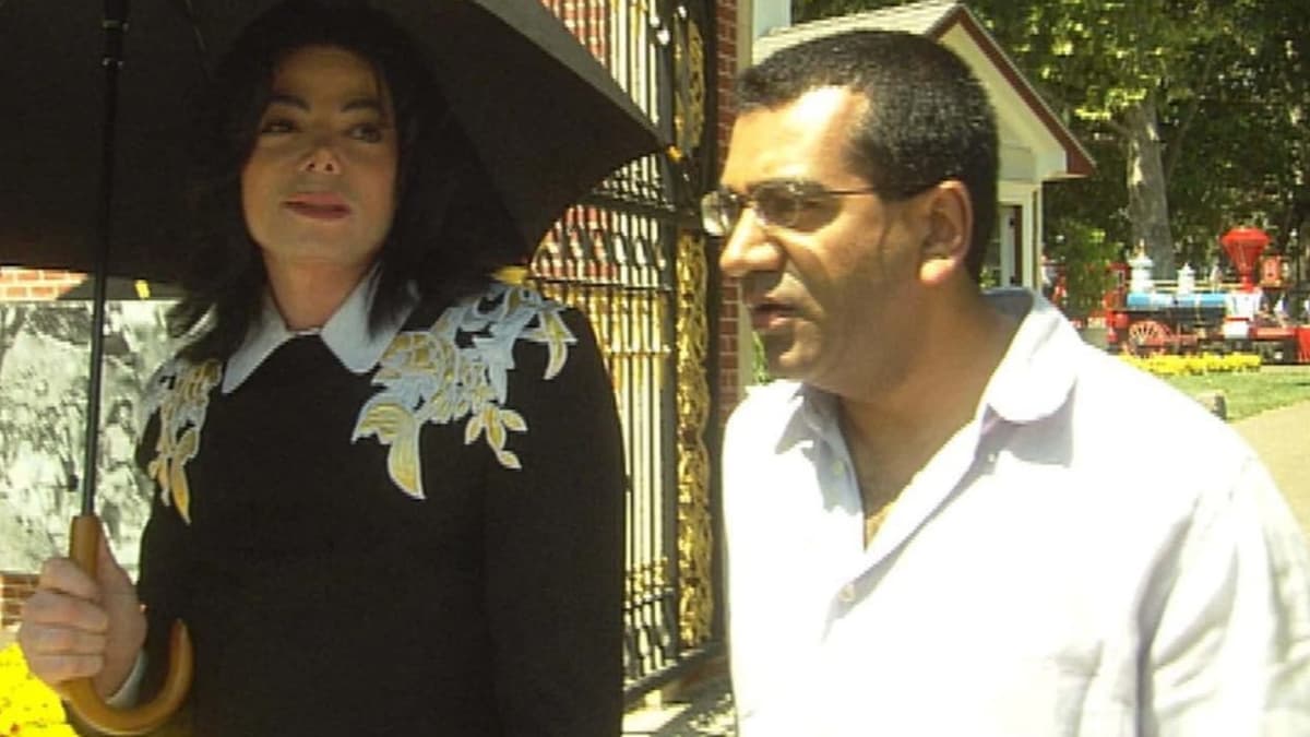 Michael Jackson con Martin Bashir a Neverland durante il documentario Living with Michael Jackson, 2003