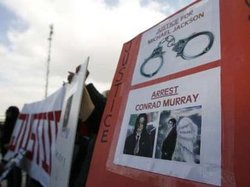 Fans-8Feb2010-courthouse-02.jpg