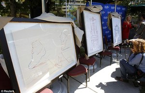 Michael.Jacksons.Kids.Unveil.His.Art.work_Childrens.Hospital.LosAngeles_8Aug2011_13.jpg
