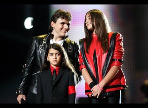 mj-4ever-8oct2011-11.jpg