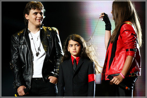 mj-4ever-8oct2011-37.jpg