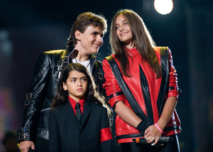 mj-4ever-8oct2011-55.jpg