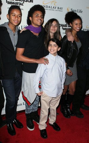 fanfest-Jaffar-Donte-Paris_Blanket-MichaelaBlanks-2011-25.jpg