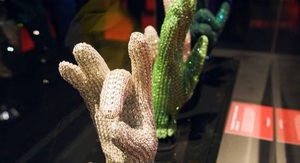 fanfest-gloves-2011-11.jpg