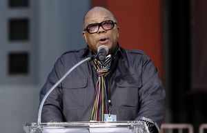 Graumans-54-26Jan2012-Quincy-Jones.jpg