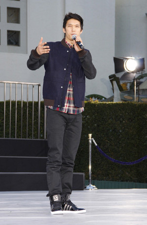 Graumans-56-Harry-Shum-26Jan2012.jpg