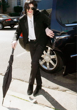 OffthewallBoutique-oct08-01.jpg