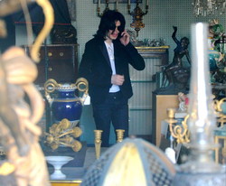 OffthewallBoutique-oct08-03.jpg