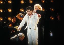 mj-bush-dangeroustour-2.jpg
