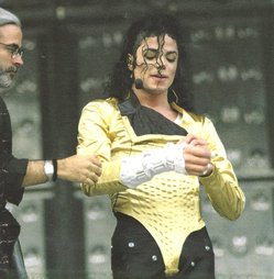 mj-bush-dangeroustour-3.jpg