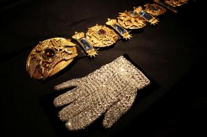 mj-glove-2.jpg