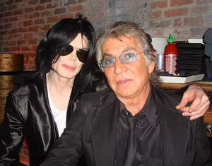 Roberto-Cavalli-with-Michael-Jackson.jpg