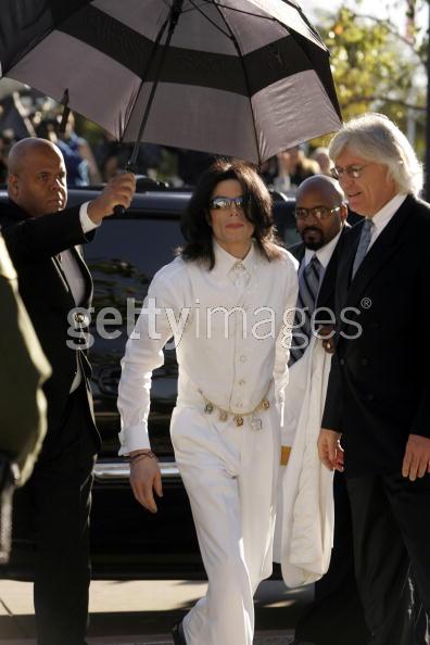MJ_court05_310105.jpg