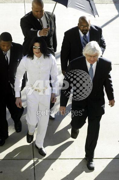 MJ_court15_310105.jpg
