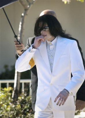 MJ_court22_310105.jpg