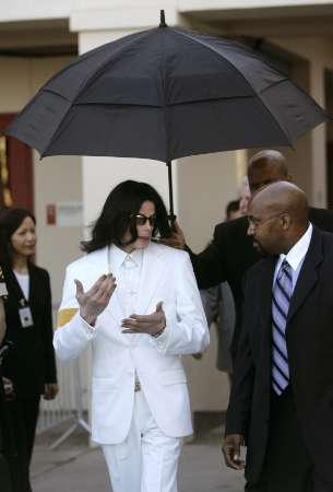 MJ_court33_310105.jpg