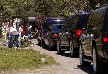 fans05_060605.jpg
